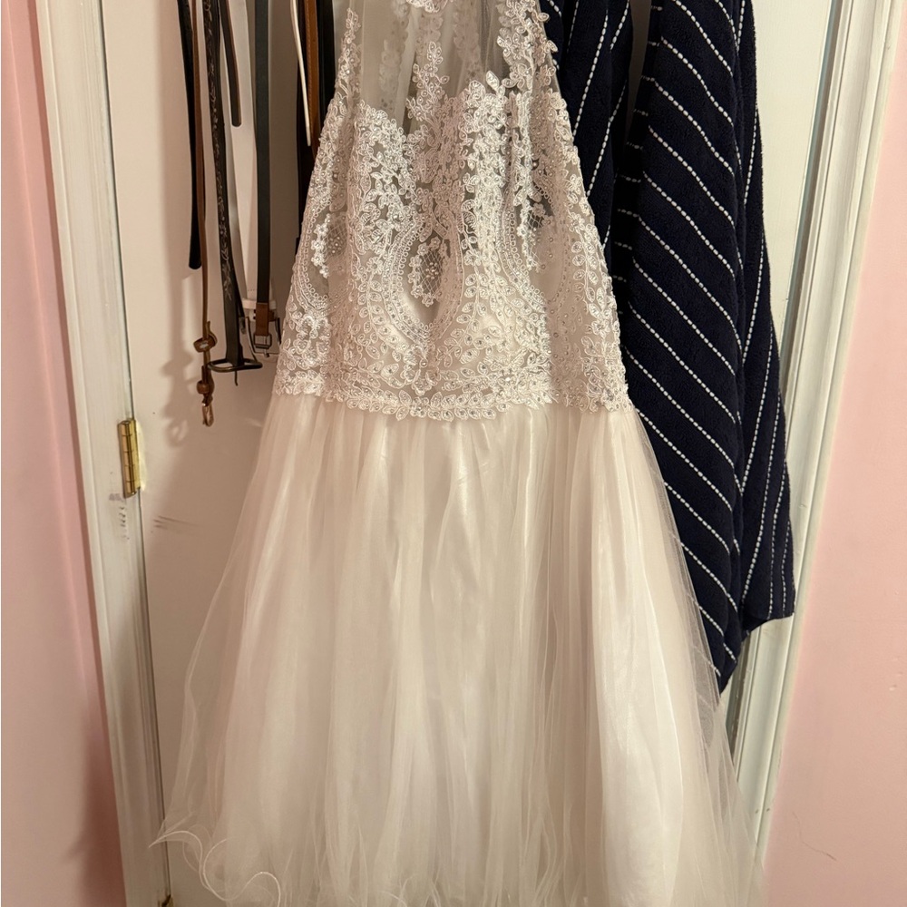 Elegant White Lace and Tulle Dress